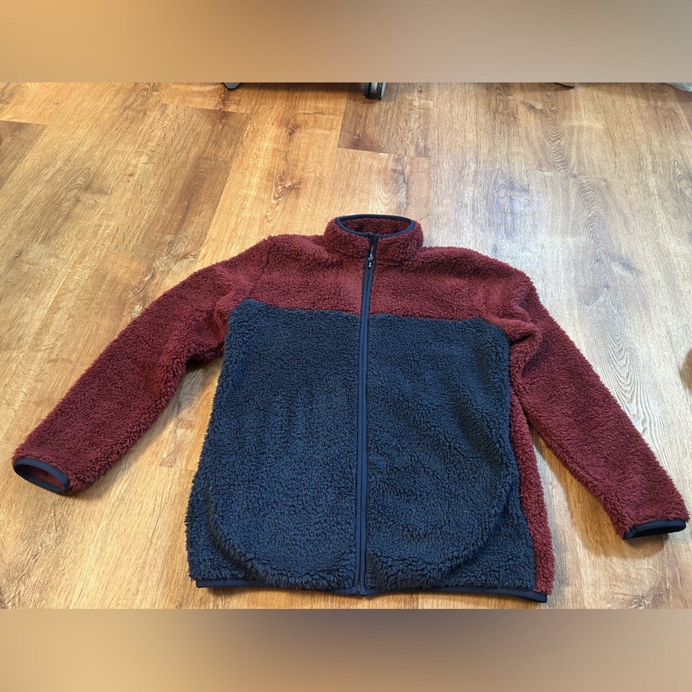 Children’s place brand … zip up sweater … size 16(xxl) …